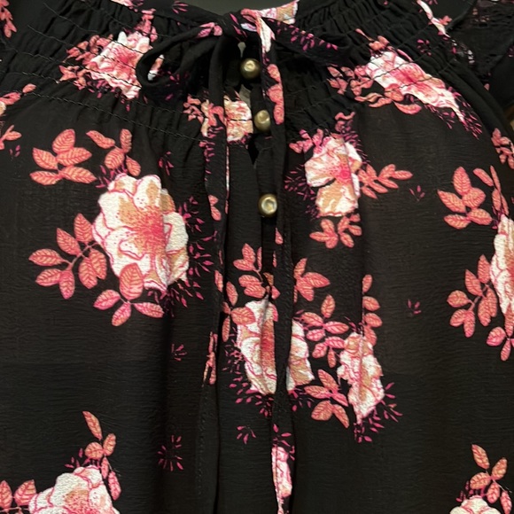 NWOT Ruffle Floral Hi Low Top - Picture 4 of 8